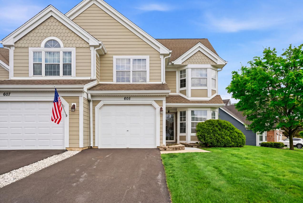 605 Kingsbridge Dr., Carol Stream, IL 60188