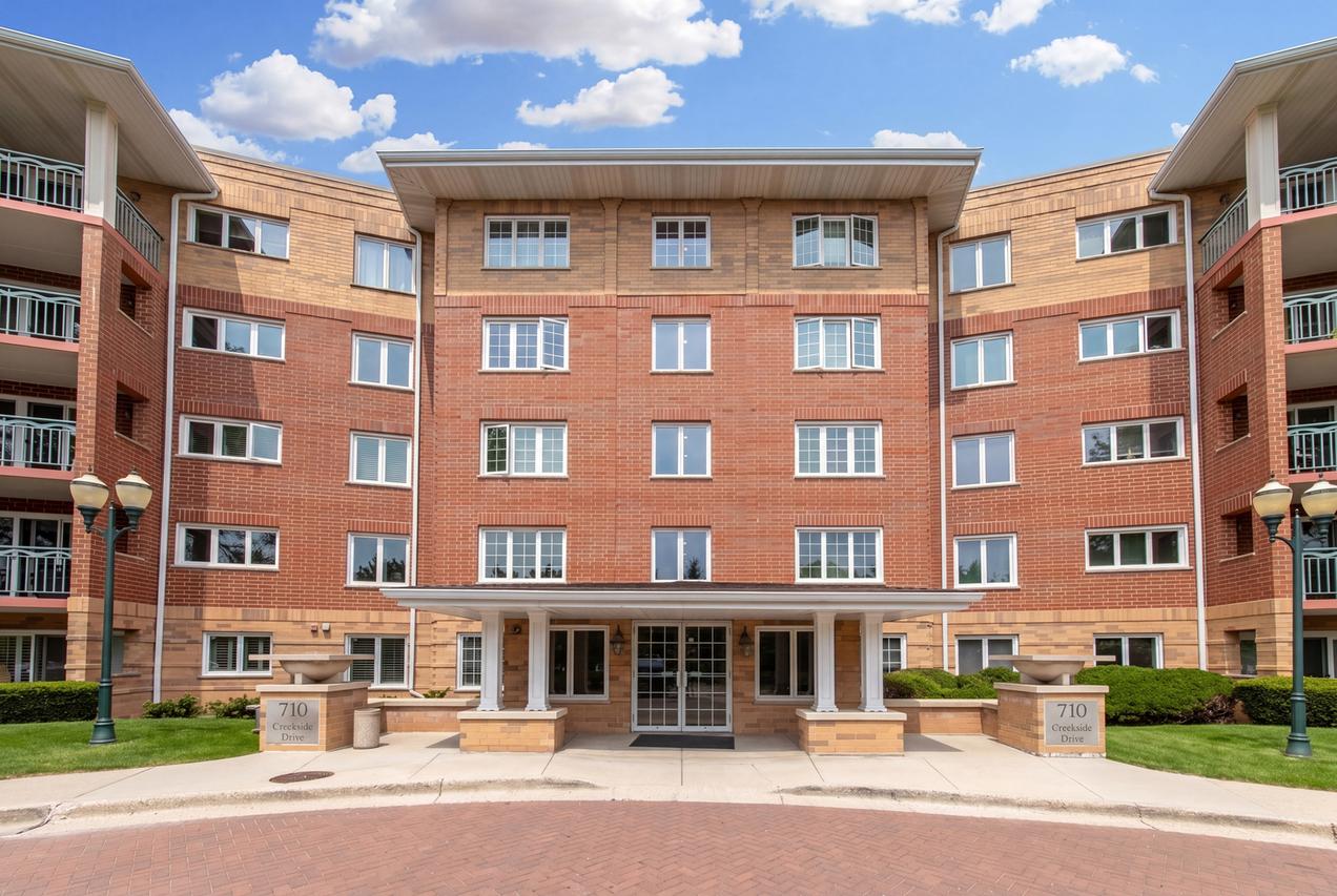 710 Creekside Dr. #302, Mount Prospect, IL 60056
