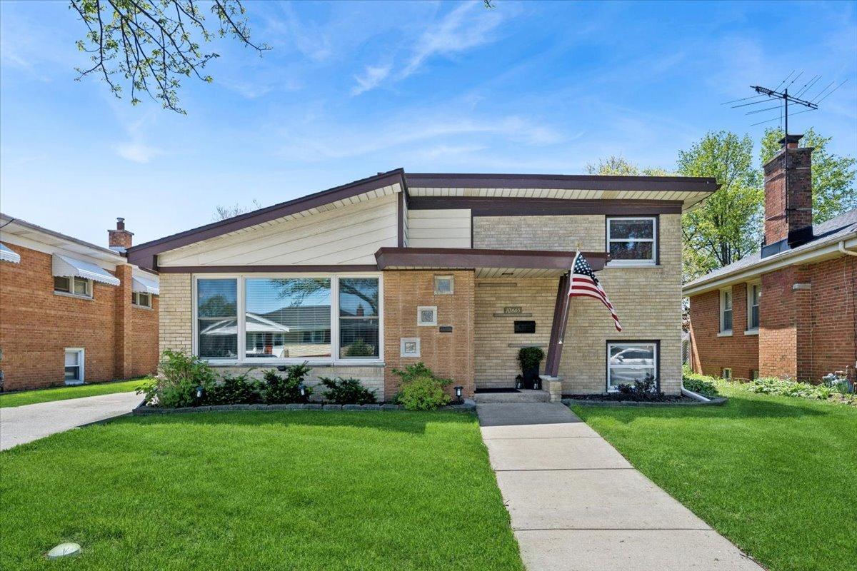 10665 Preston St., Westchester, IL 60154