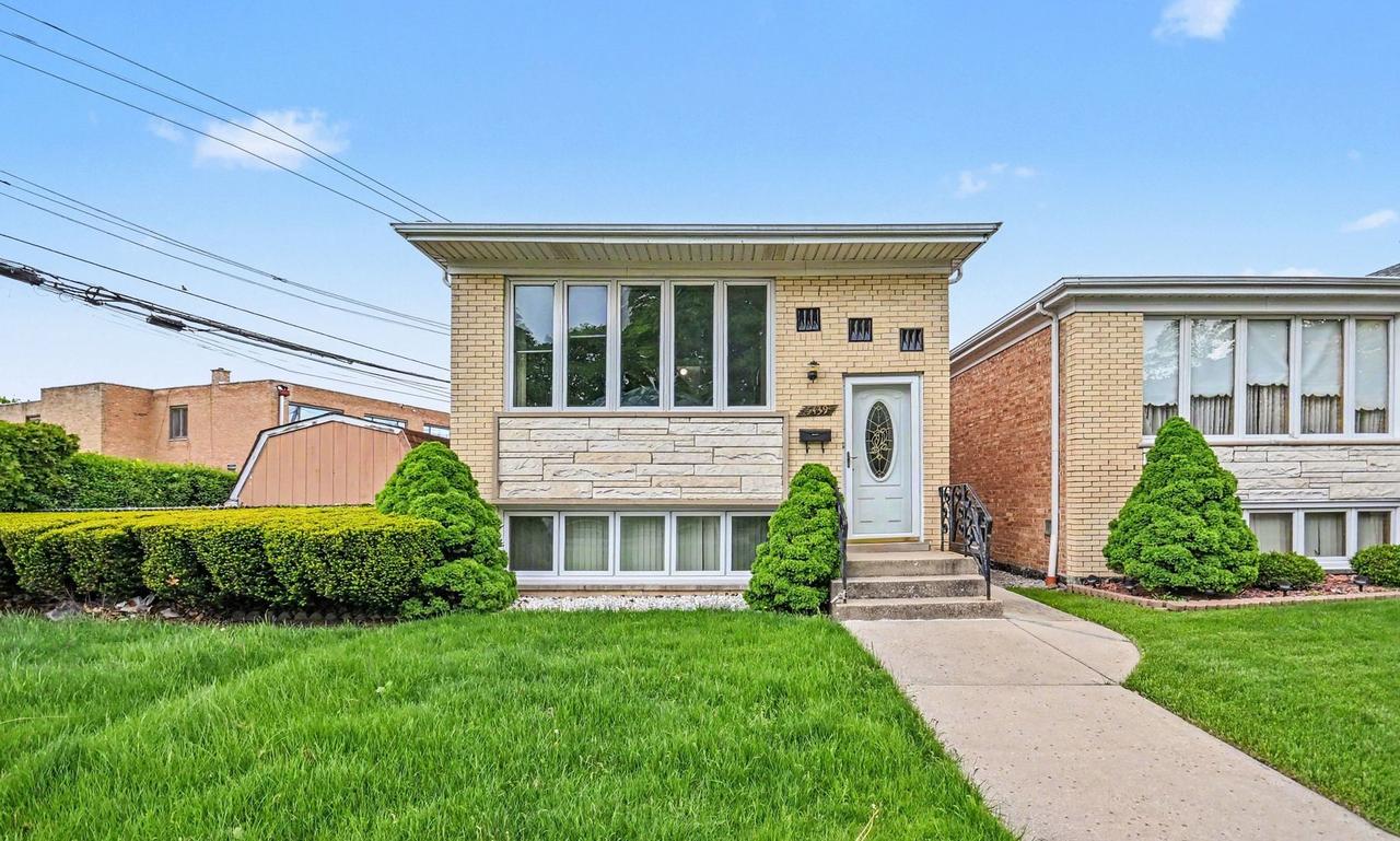 5439 N Neva Ave., Chicago, IL 60656