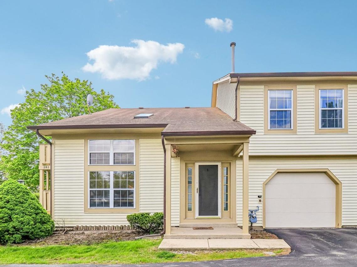 281 Whitewood Dr., Streamwood, IL 60107