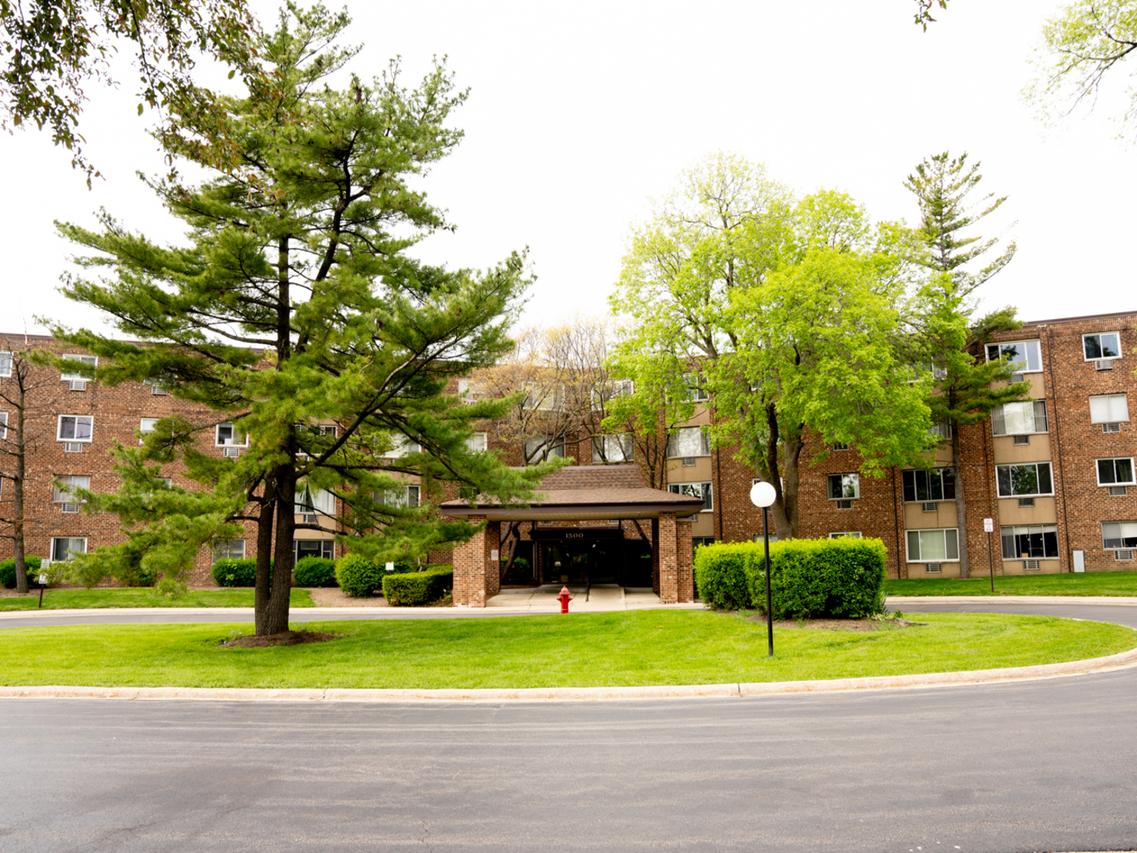 1500 Robin Cir. #420, Hoffman Estates, IL 60169