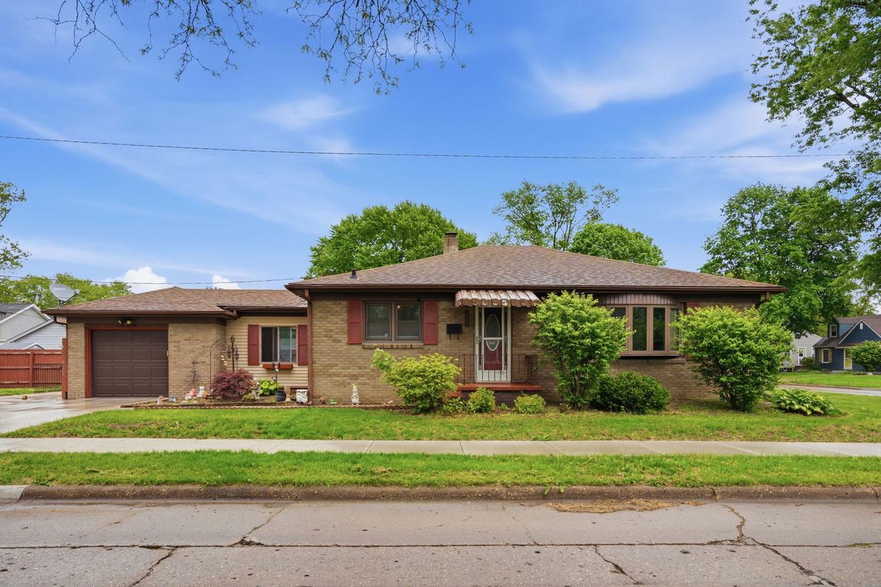 2730 4th St., Moline, IL 61265