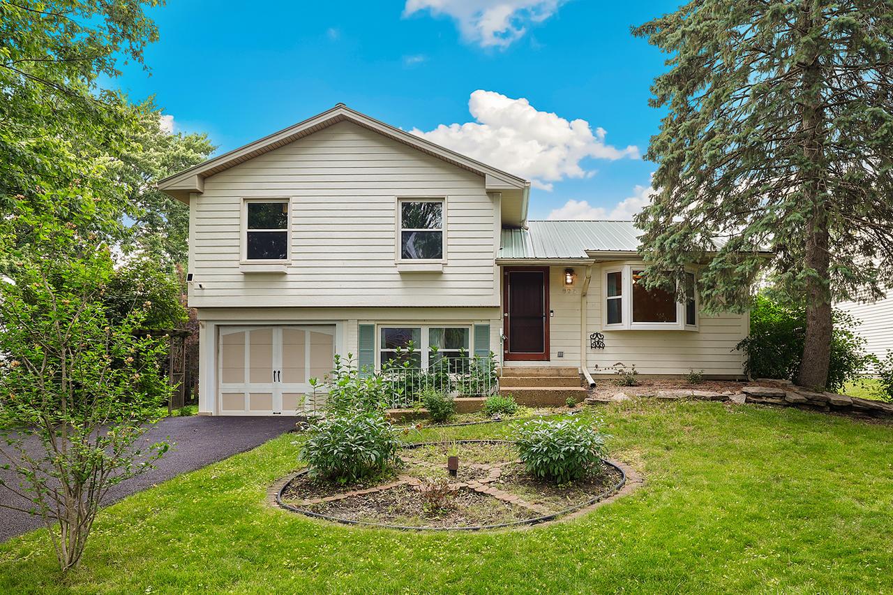 828 Tamms Ln., Bolingbrook, IL 60440