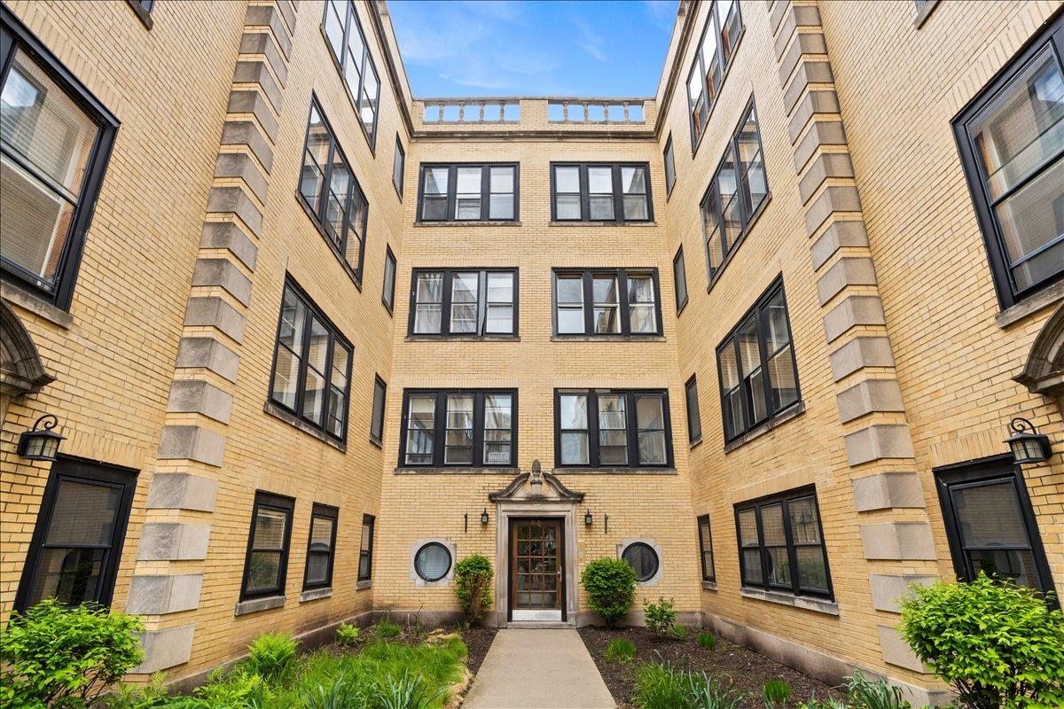 2538 N Kedzie Blvd. #206, Chicago, IL 60647