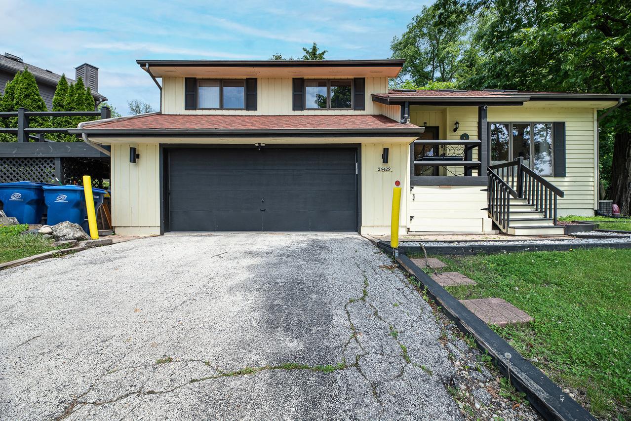 25429 W Cedar Crest Ln., Lake Villa, IL 60046