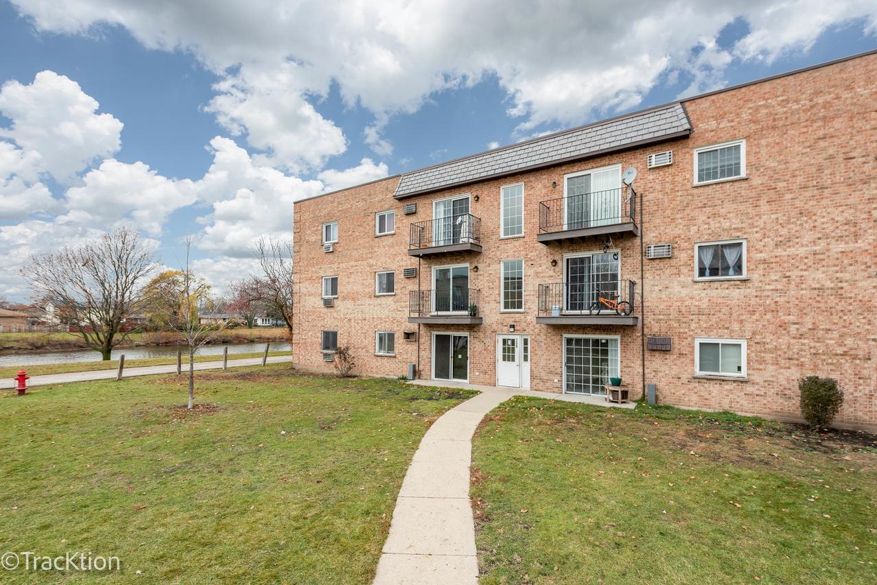 159 W Elk Tr. #359, Carol Stream, IL 60188