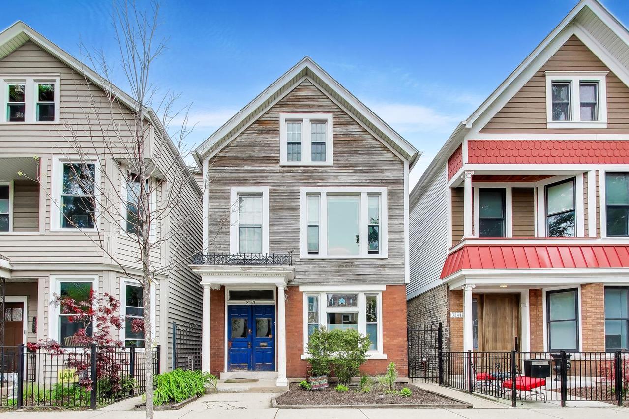 3243 N Hoyne Ave., Chicago, IL 60618