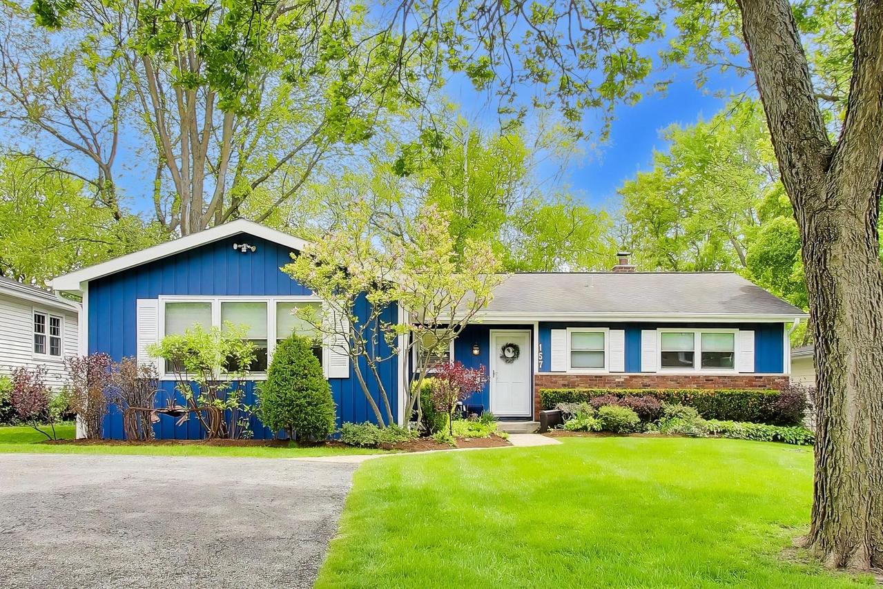 157 Walton St., Barrington, IL 60010