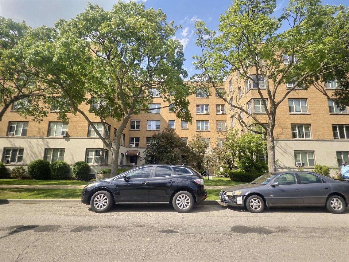 2610 W Balmoral Ave. #105, Chicago, IL 60625
