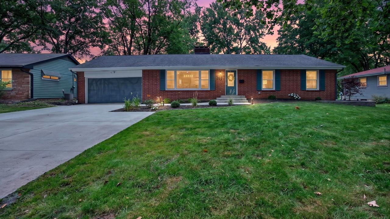 1402 Maplewood Dr., Normal, IL 61761