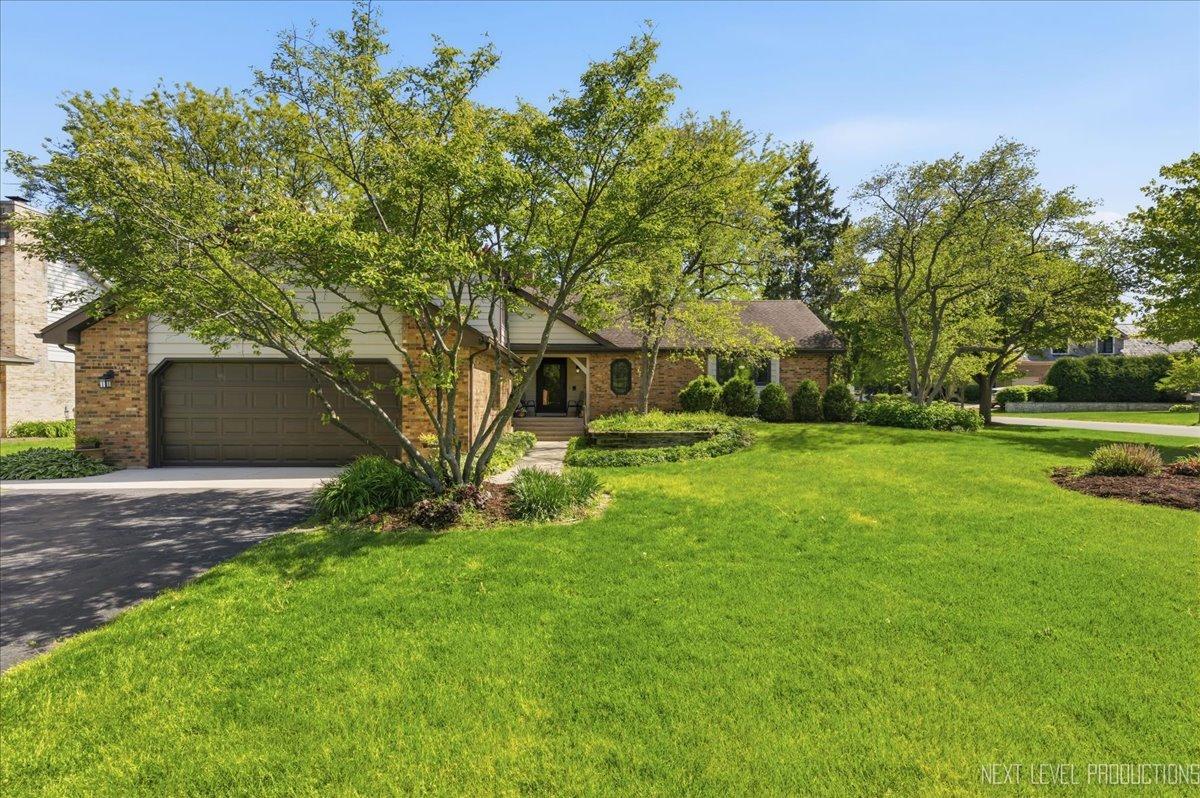 1628 Country Squire Dr., Geneva, IL 60134
