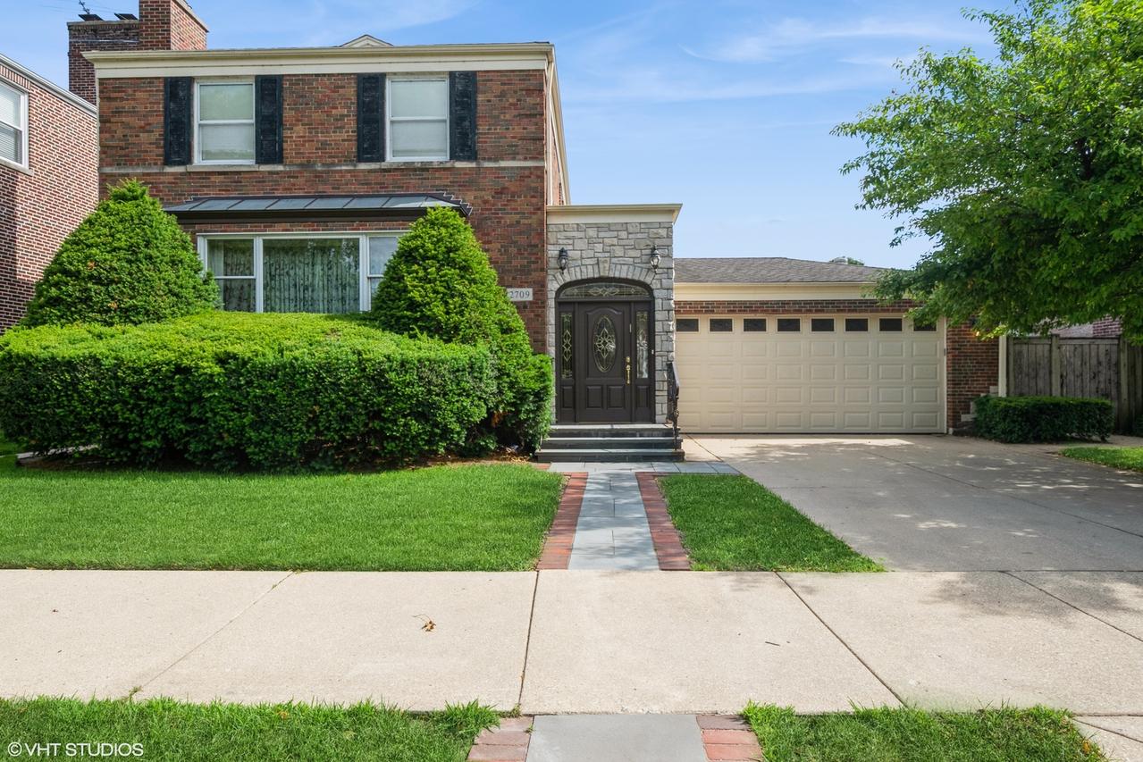 2709 W Sherwin Ave., Chicago, IL 60645
