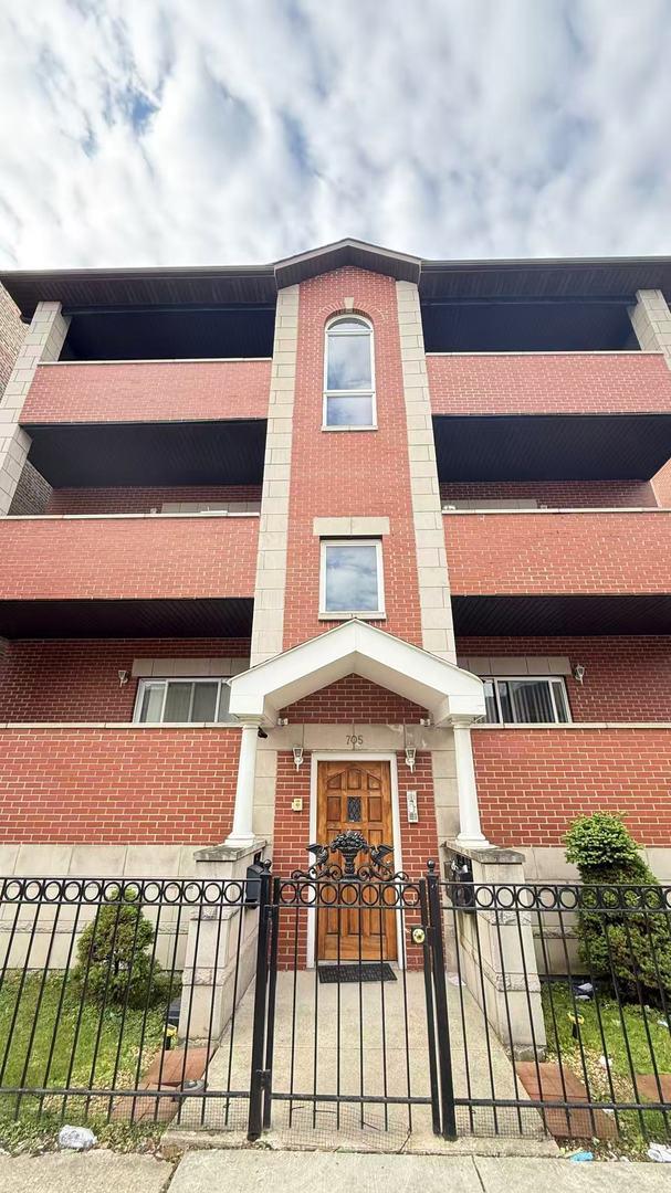 705 W 31st St. #2W, Chicago, IL 60616