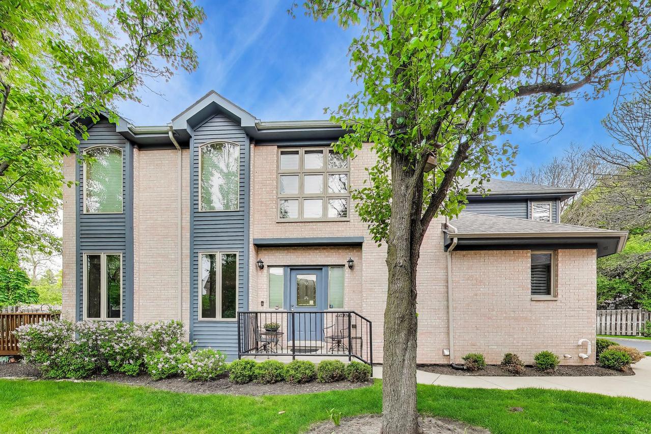 1784 Chestnut Ave., Glenview, IL 60025