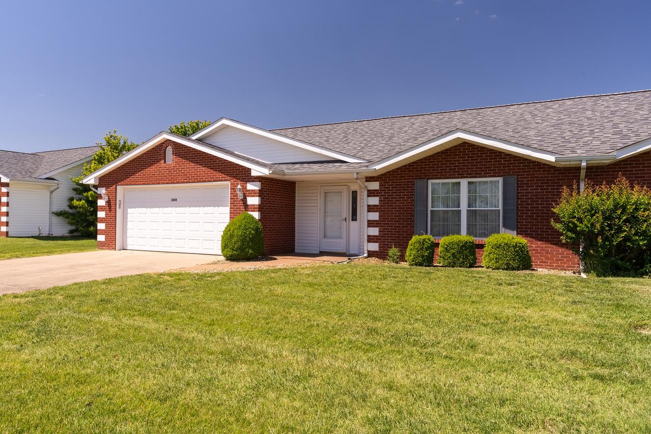 3206 Cherokee Dr., Marion, IL 62959