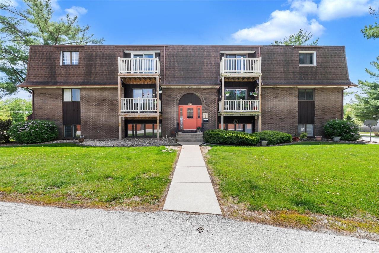1249 48th Ave. #16, East Moline, IL 61244