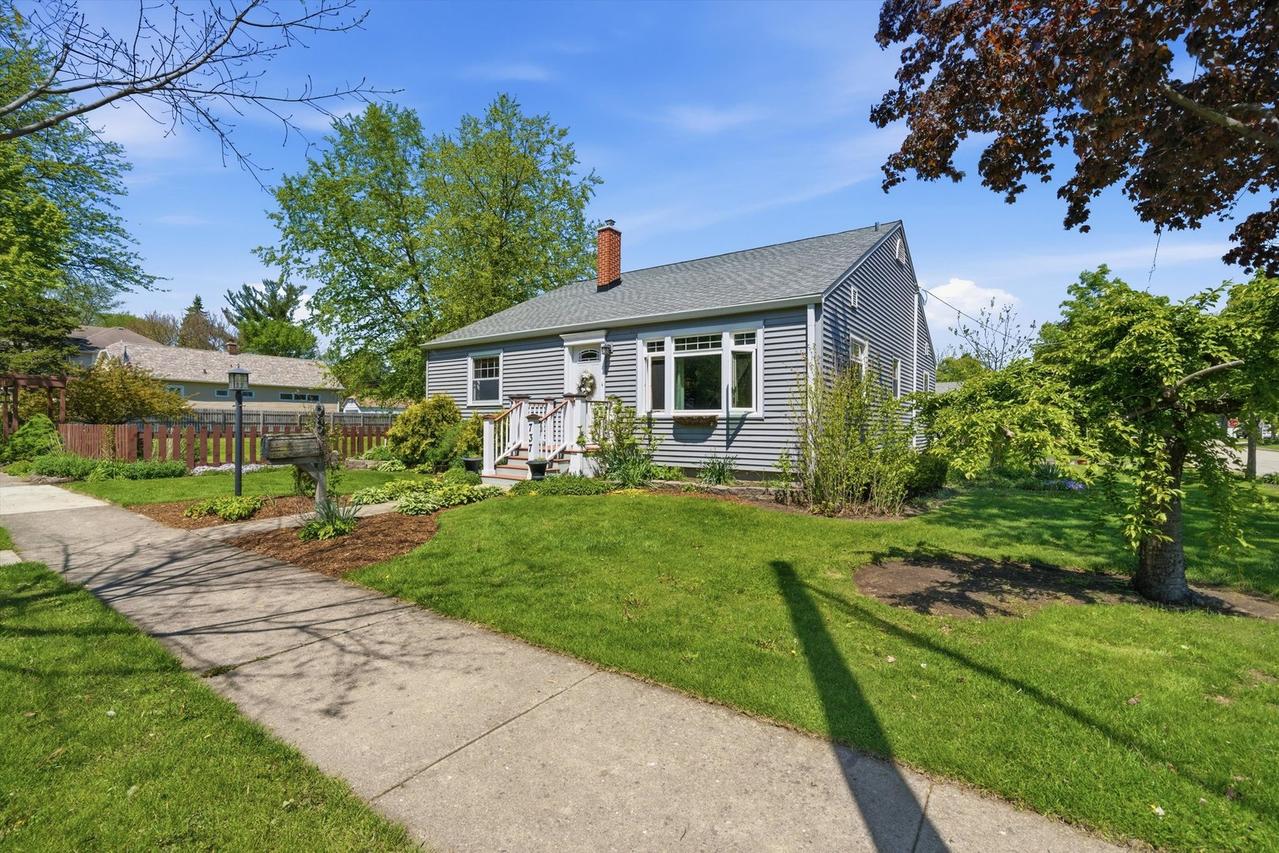 737 Wendall Ave., West Chicago, IL 60185