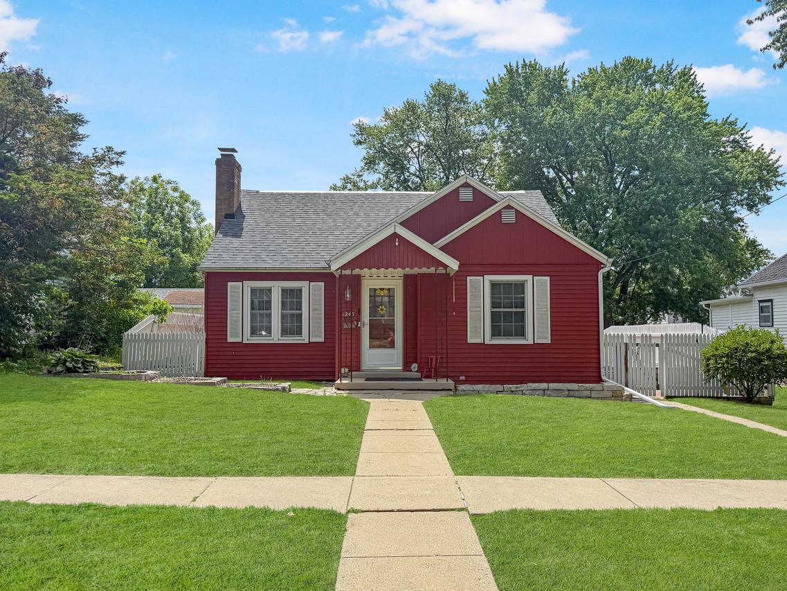 1245 W Harrison St., Freeport, IL 61032