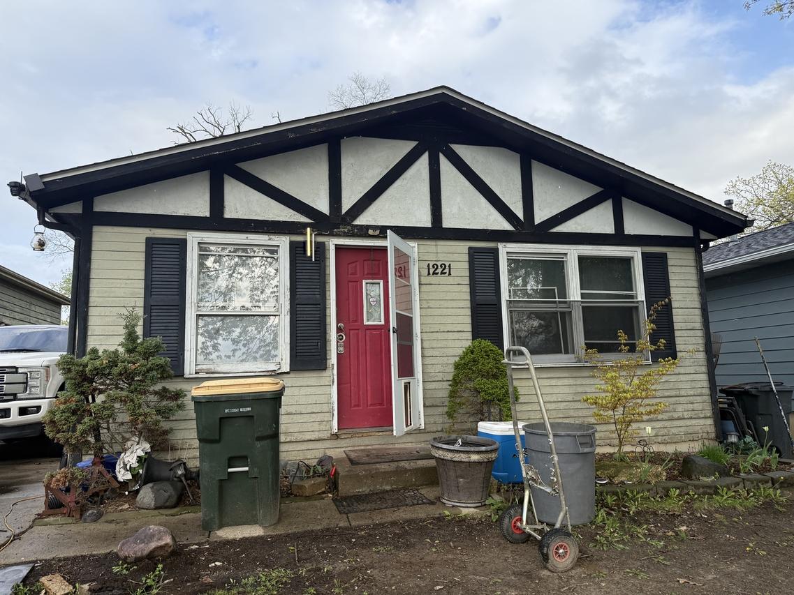 1221 Sunset Dr., Round Lake Beach, IL 60073