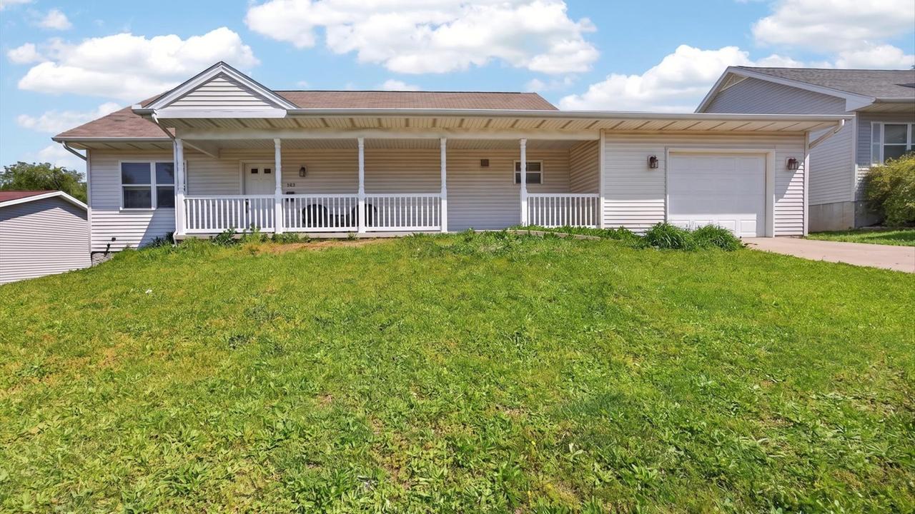 1205 W Grove St., Bloomington, IL 61701
