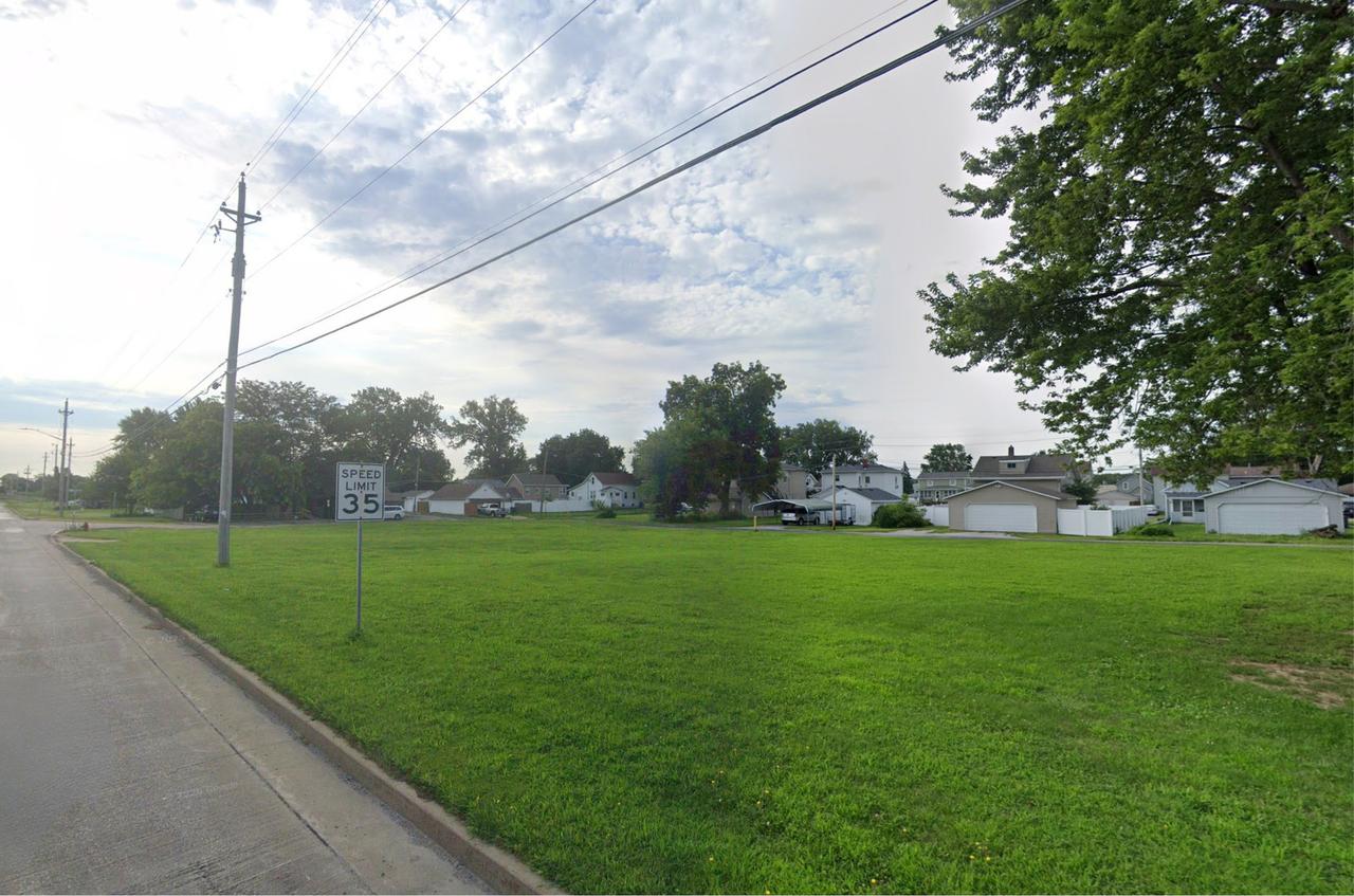 226 E 1st Ave., Milan, IL 61264