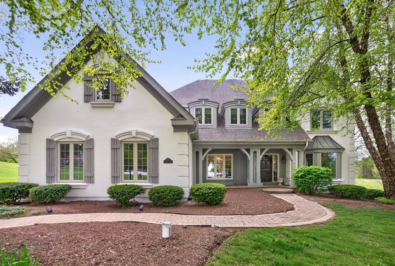 38W535 Golfview Ct., St. Charles, IL 60175