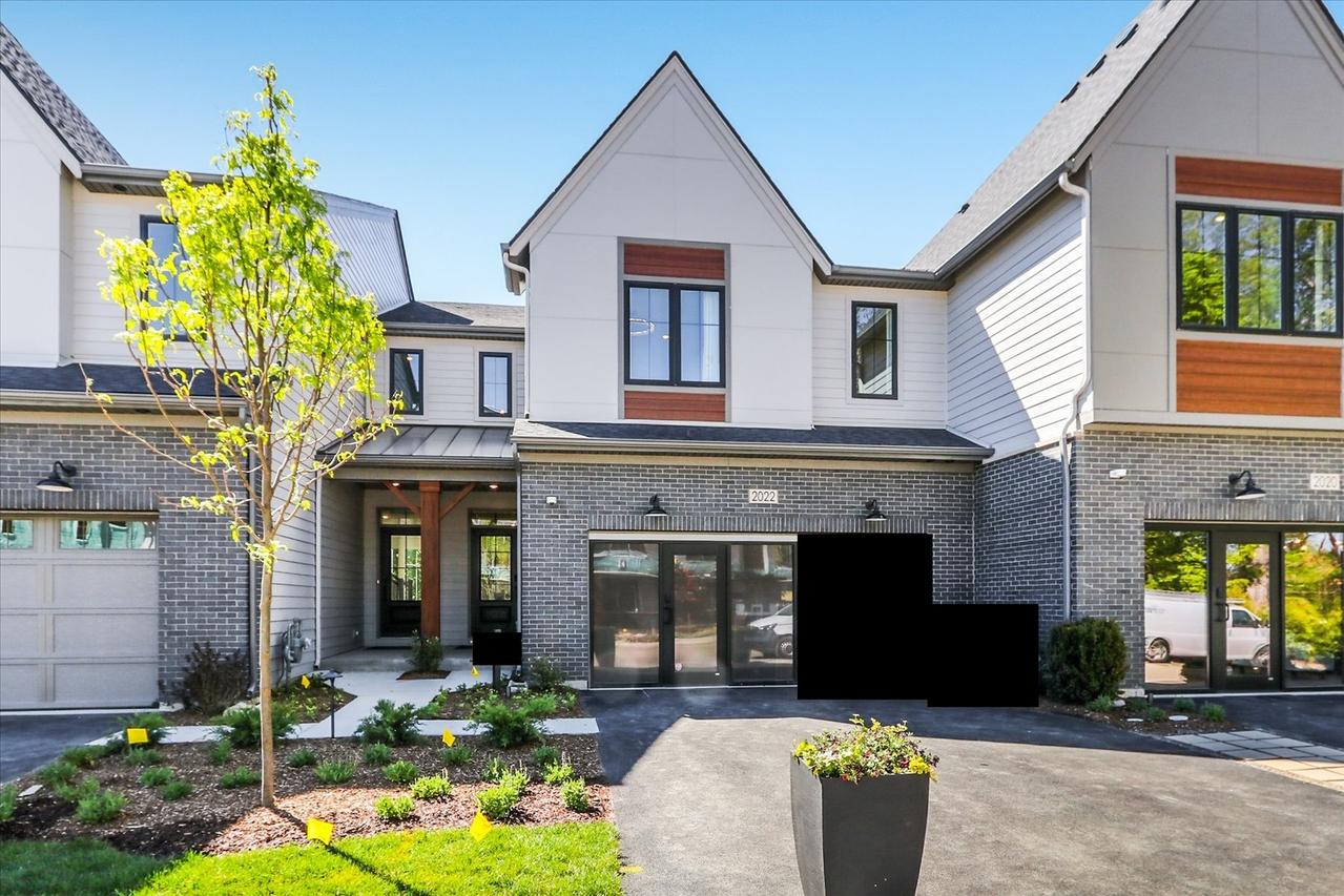 2022 Iron Ridge Ln., Naperville, IL 60563