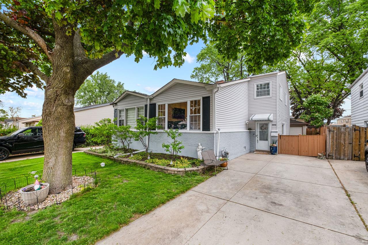 509 N 4th Ave. #A, Des Plaines, IL 60016