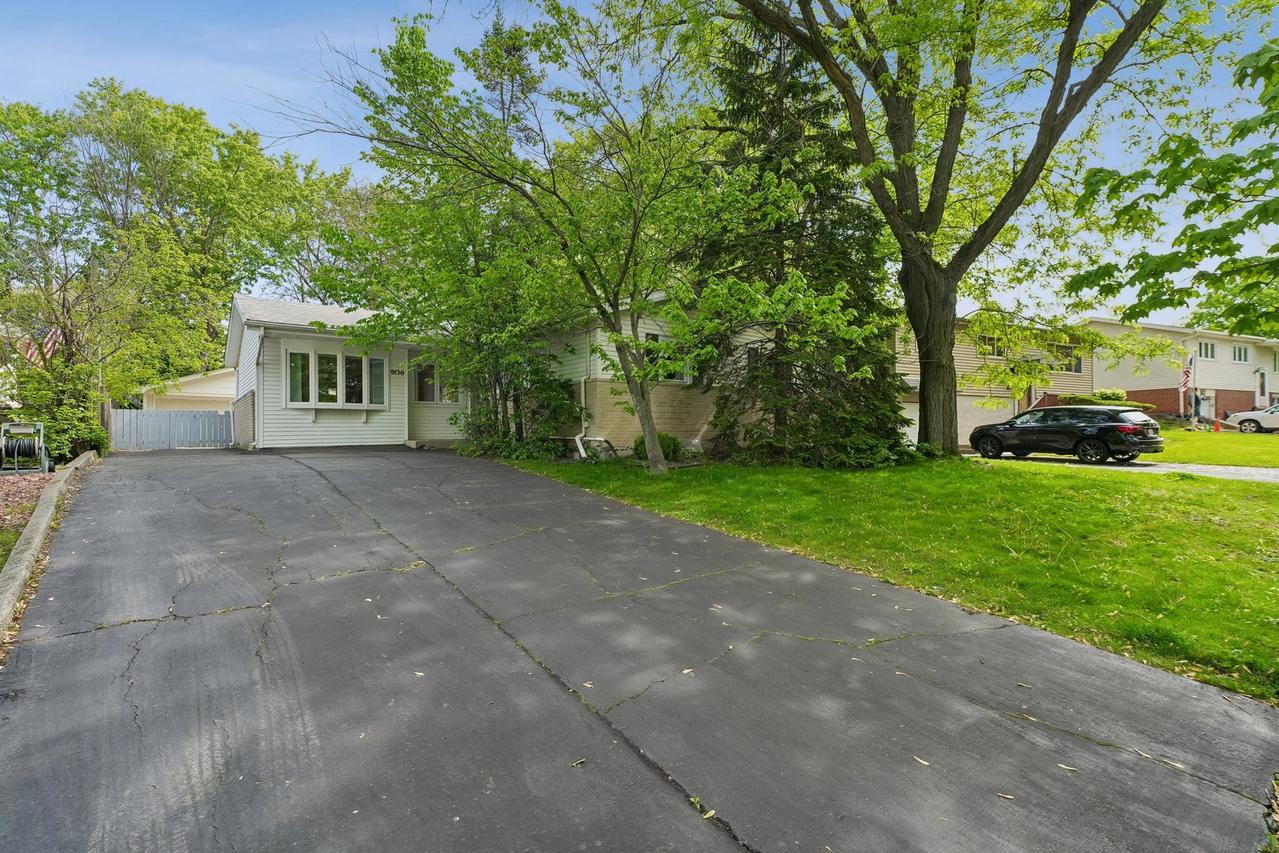 9136 W 91st Pl., Hickory Hills, IL 60457