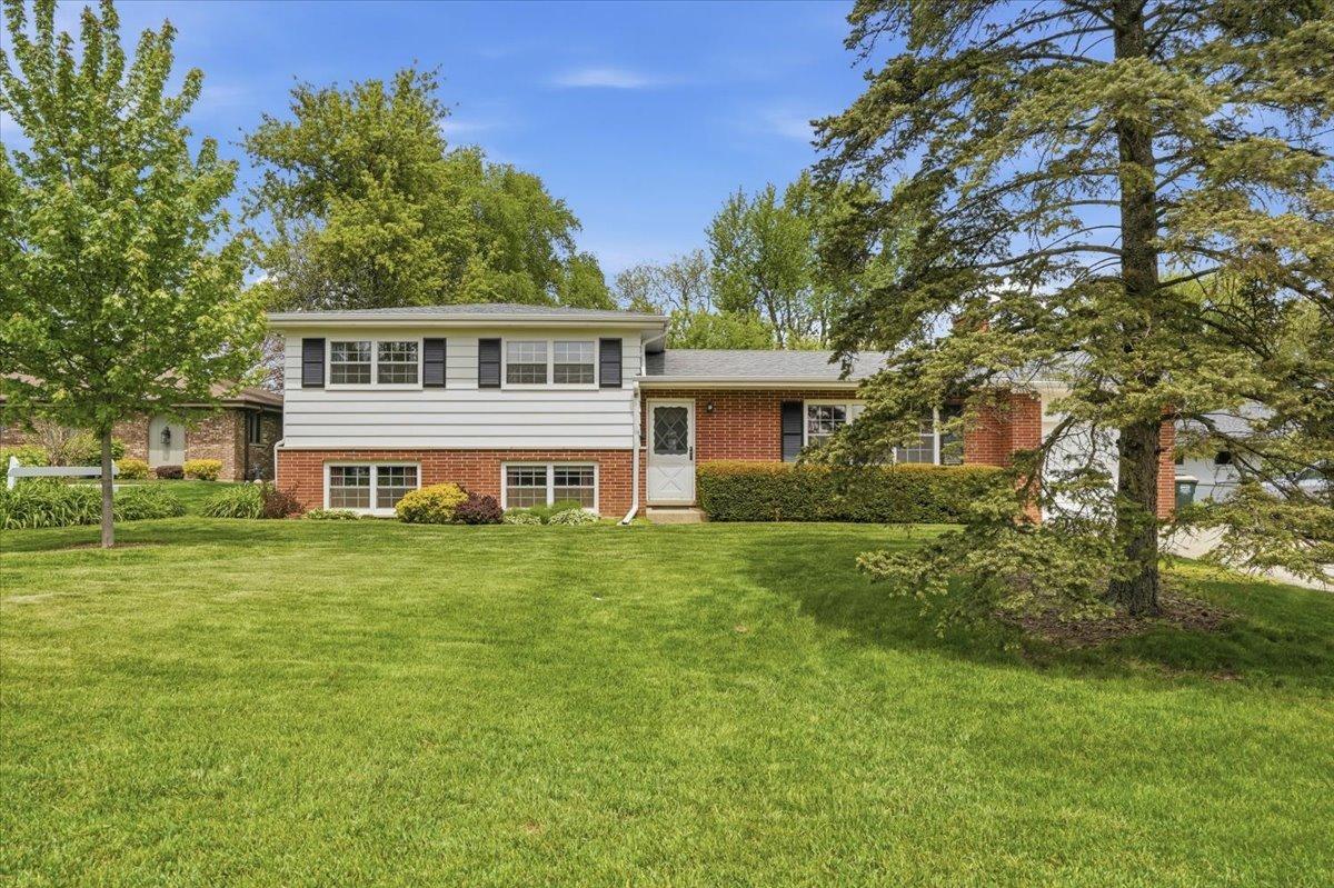 1046 Crane Blvd., Libertyville, IL 60048