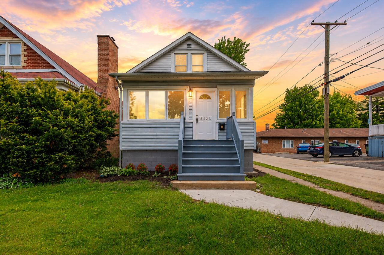 2527 Westover Ave., North Riverside, IL 60546