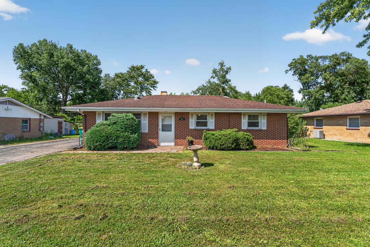 1801 Pinewood Ln., Joliet, IL 60433