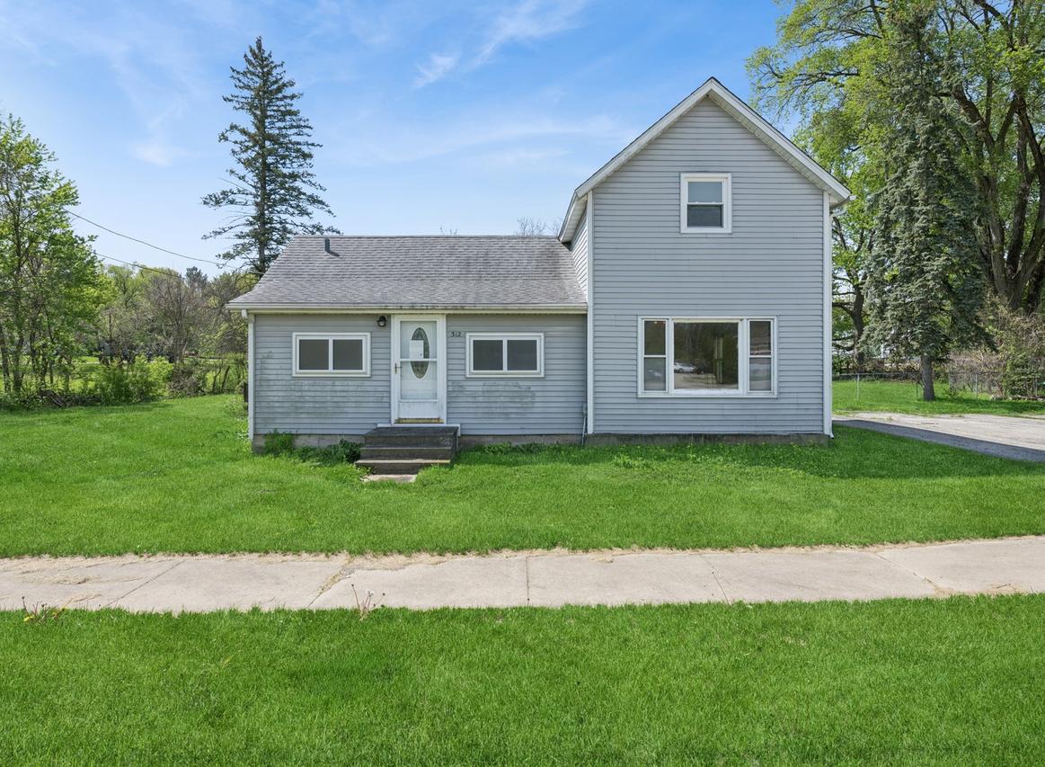 312 W Railroad St., Kingston, IL 60145
