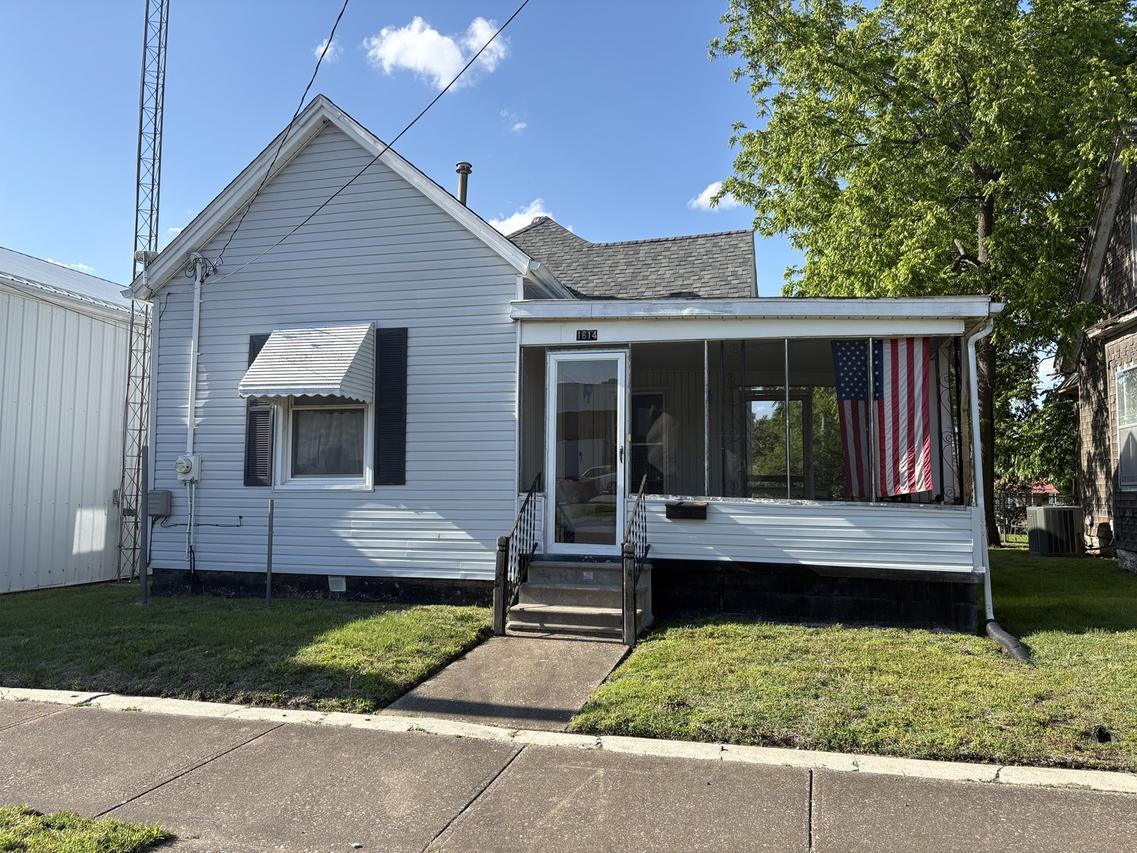 1614 Pine St., Murphysboro, IL 62966