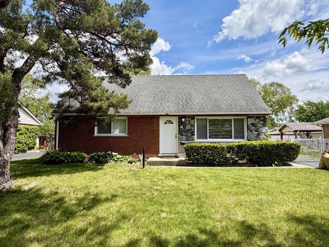 8719 Olympic Dr., Bridgeview, IL 60455