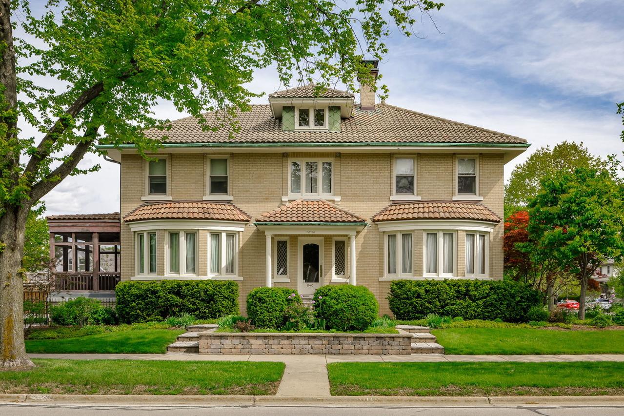 840 Augusta Blvd., Oak Park, IL 60302