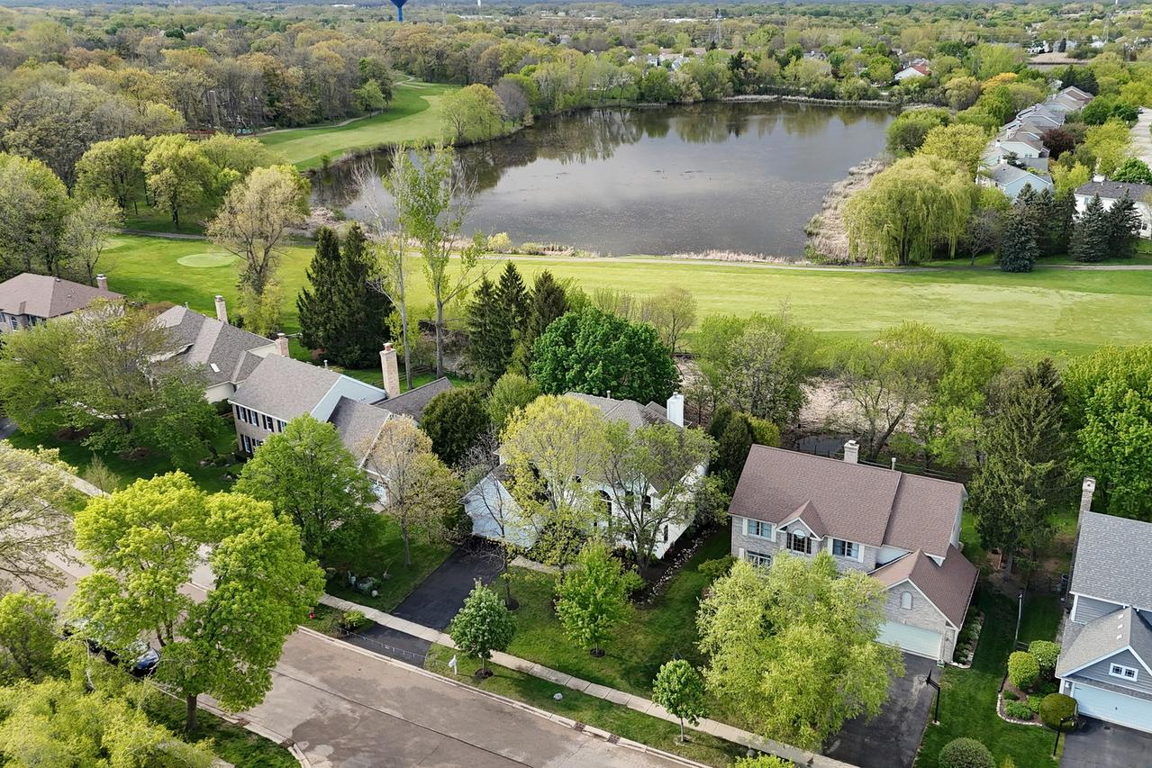7452 Bittersweet Dr., Gurnee, IL 60031
