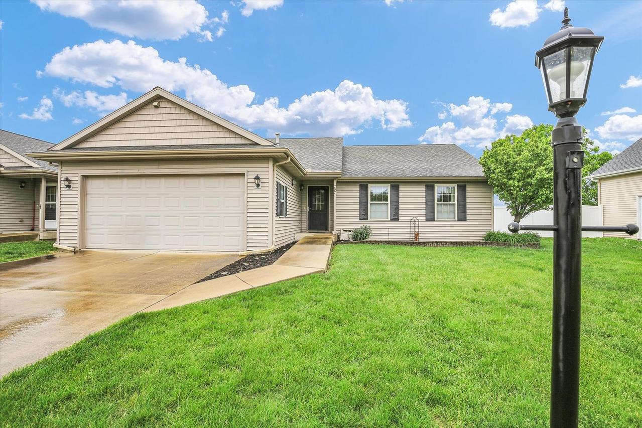 707 Chickory Dr., Champaign, IL 61822
