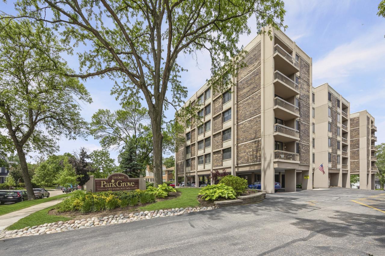 1110 Grove St. #4j, Downers Grove, IL 60515