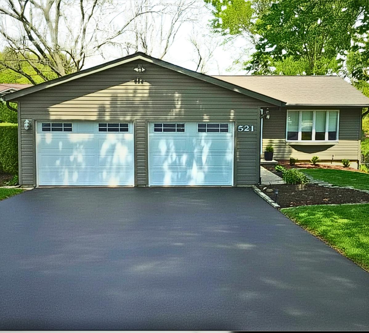 521 Cheyenne St., Lake In The Hills, IL 60156