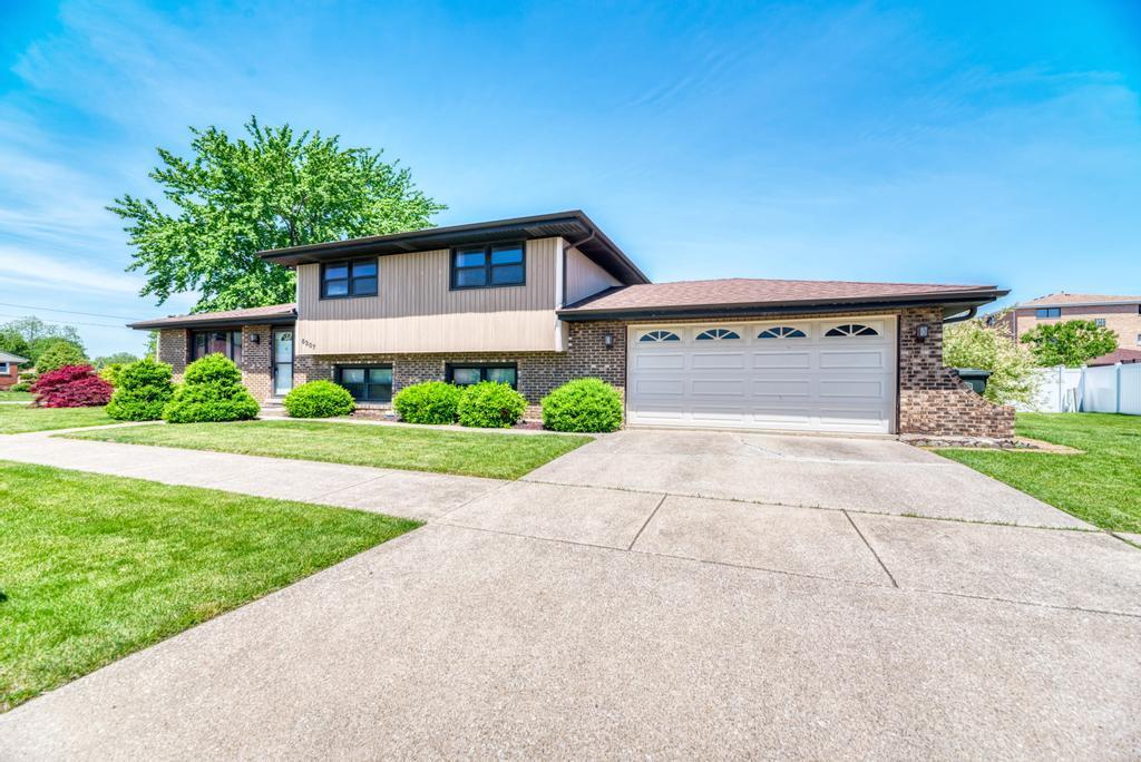 8207 S 82nd Ave., Justice, IL 60458
