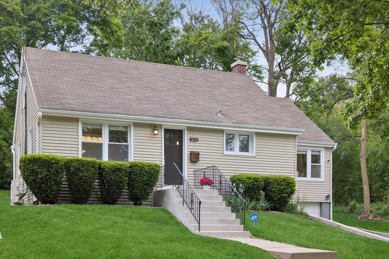 304 Bryant Ave., Glen Ellyn, IL 60137