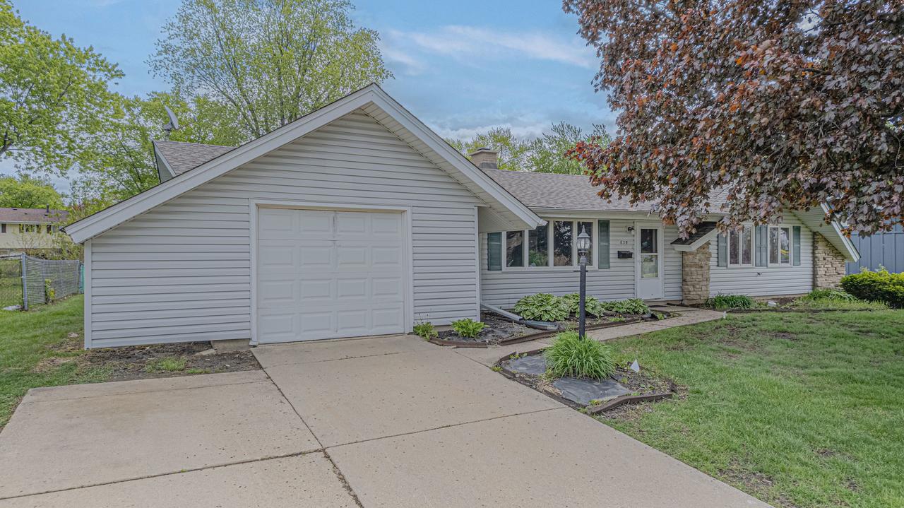 635 S Springinsguth Rd., Schaumburg, IL 60193