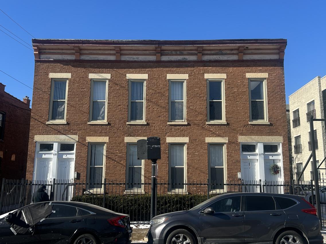608 S Oakley Blvd., Chicago, IL 60612