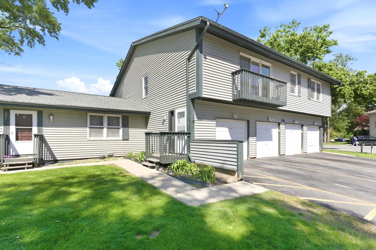 231 Dakota Ct. #D, Bolingbrook, IL 60440