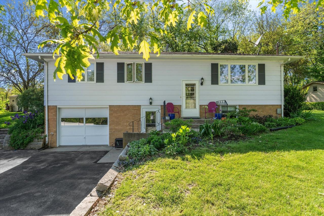 7016 131st St., Coal Valley, IL 61240