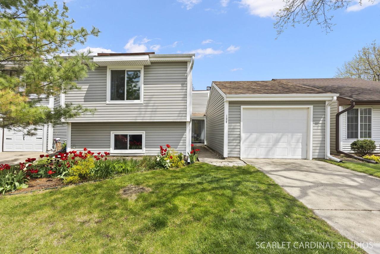 30W124 Wood Ct., Warrenville, IL 60555