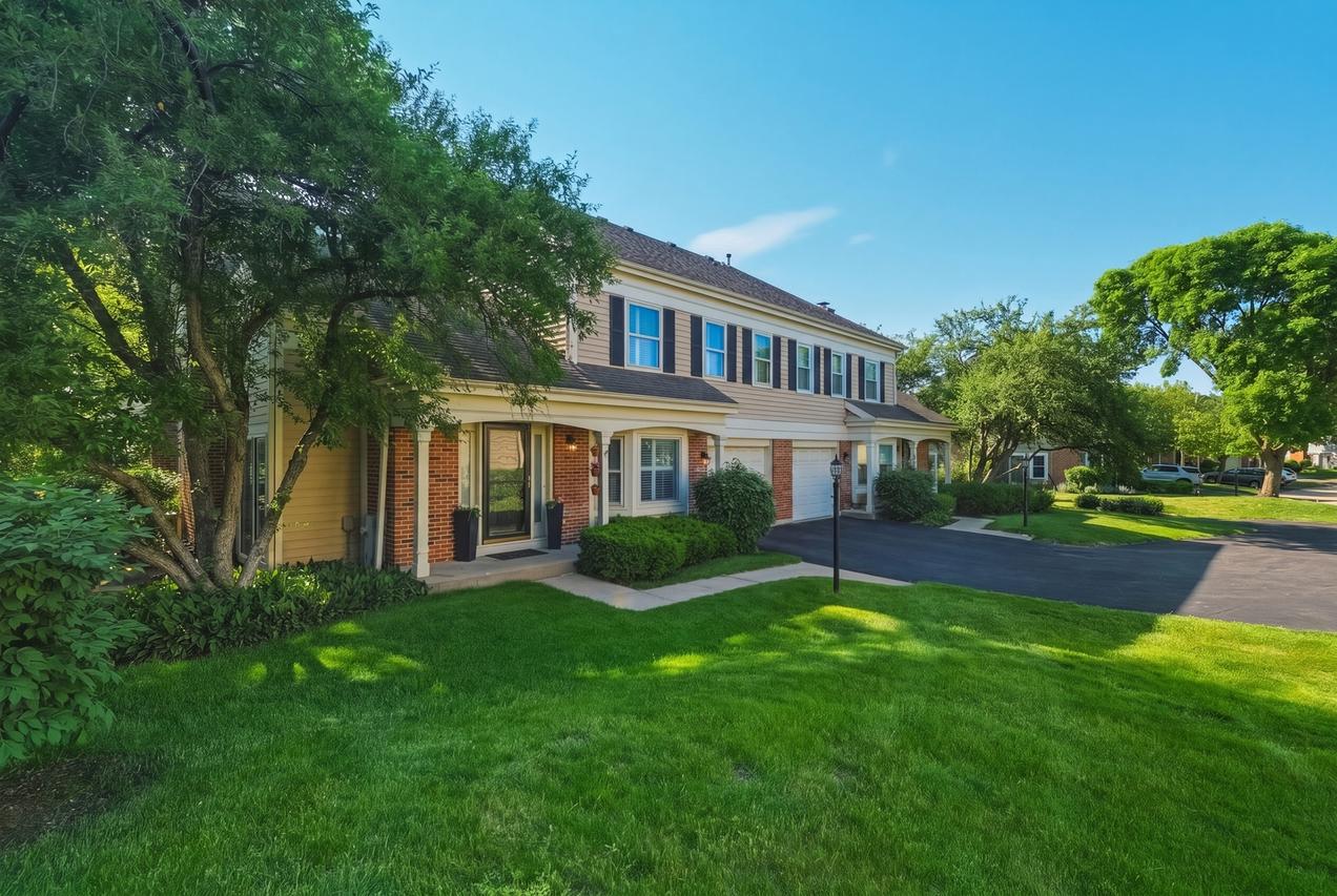 1934 N Charter Point Dr., Arlington Heights, IL 60004