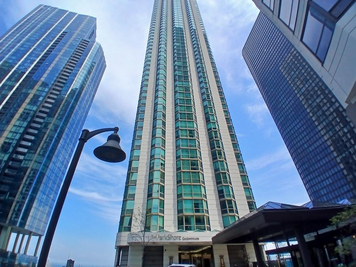 195 N Harbor Dr. #4105, Chicago, IL 60601